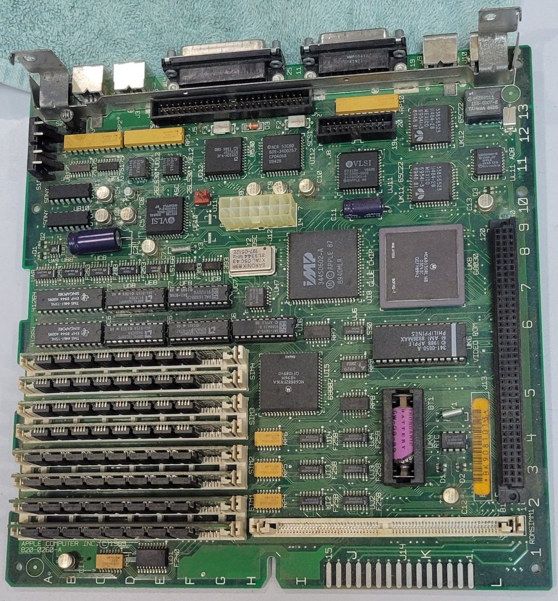 Looks like I scored with the board in the SE/30. It is a survivor with no battery leakage and no battery damage. And other then a little fuzziness around the caps it looks good. Time to clean it up and change those caps.
#retrocomputing #macintosh #se30 #vintagemac #MARCHintosh