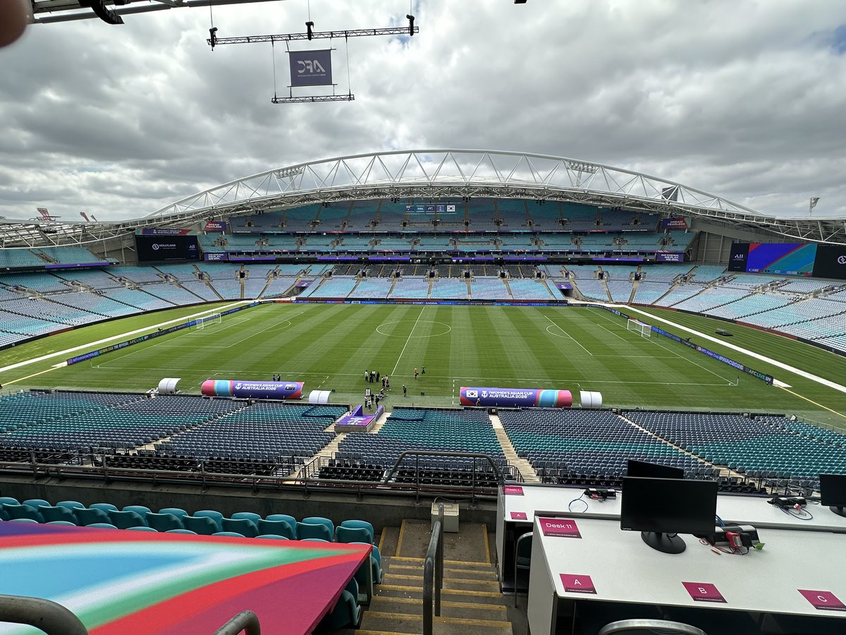 SmithTexi's tweet photo. Can’t wait for tomorrow night’s crunch Group A decider at @AccorStadium. For anyone on the East Coast it means so much to have the rest of the @afcasiancup in Sydney for @TheMatildas. Those from WA might be secretly hoping for the draw. Tell me I’m wrong. #Matildas #dreamfearless https://t.co/cQgwfmiEcg