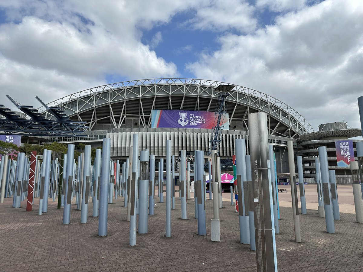 SmithTexi's tweet photo. Can’t wait for tomorrow night’s crunch Group A decider at @AccorStadium. For anyone on the East Coast it means so much to have the rest of the @afcasiancup in Sydney for @TheMatildas. Those from WA might be secretly hoping for the draw. Tell me I’m wrong. #Matildas #dreamfearless https://t.co/cQgwfmiEcg