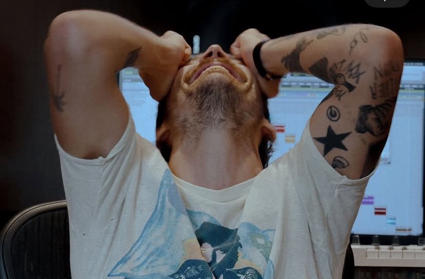 Fla_Carvalho's tweet photo. O novo do Harry Styles pqp

To assim o dia inteiro https://t.co/v4IWO5bYZ1