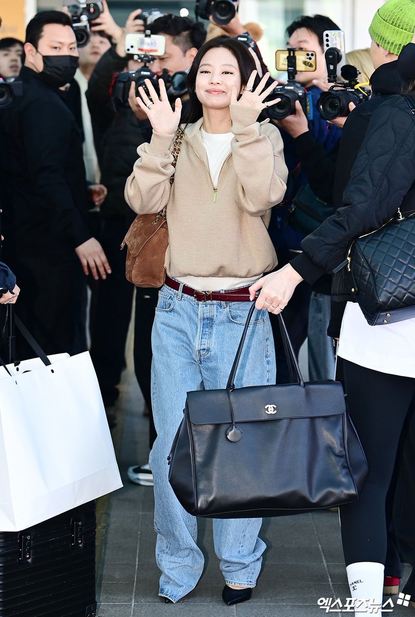 JENNIE NEWS tweet media