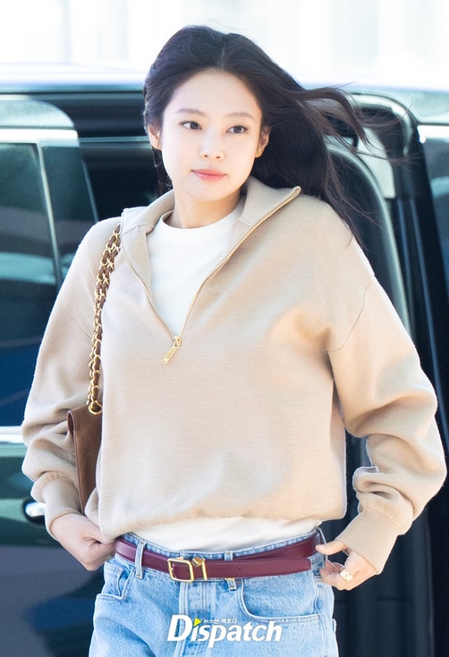 NEWSJENNlE's tweet photo. 📸 260307 #JENNIE at ICN Airport to Paris https://t.co/kedIl9vkhw