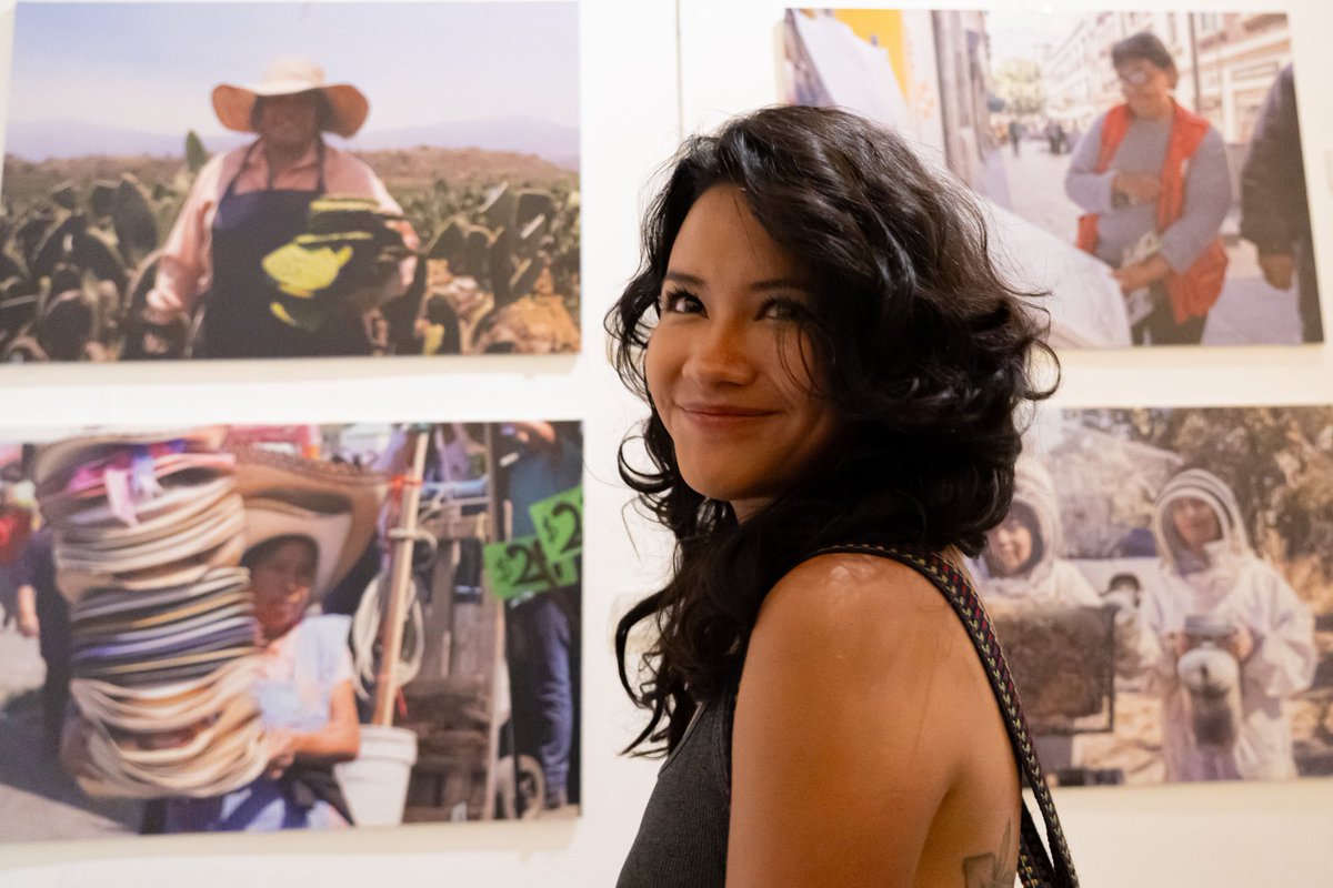TrabajoCDMX's tweet photo. En el Museo del Tequila y el Mezcal inauguramos la exposición fotográfica “Talento sin límites: El mundo del trabajo en el Mundial”, en el marco del Día Internacional de la Mujer. 📸♀️

Asiste durante el mes de marzo y conoce el trabajo de mujeres fotógrafas, quienes visibilizan los oficios y profesiones que realizan otras mujeres para el desarrollo económico de la Ciudad de México rumbo al Mundial de Fútbol 2026. ⚽🙋🏽‍♀️

📍Museo del Tequila y el Mezcal, Plaza Garibaldi s/n, colonia Centro, Cuauhtémoc.

🕐Horarios: Domingo a miércoles, de 11:00 a 20:30.
Jueves, de 11:00 a 22:00.
Viernes y sábado: 11:00 a 23:00.

#CapitalDeLaTransformación #UtopíaLaboral #8M