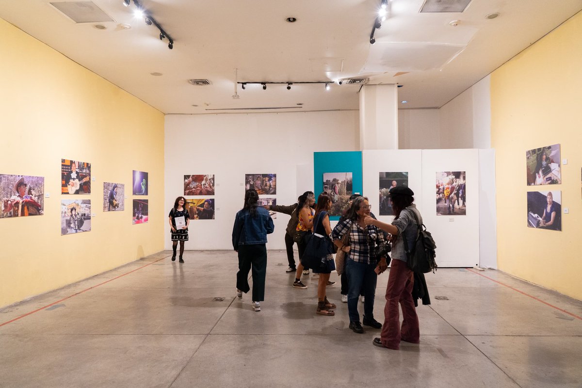 TrabajoCDMX's tweet photo. En el Museo del Tequila y el Mezcal inauguramos la exposición fotográfica “Talento sin límites: El mundo del trabajo en el Mundial”, en el marco del Día Internacional de la Mujer. 📸♀️

Asiste durante el mes de marzo y conoce el trabajo de mujeres fotógrafas, quienes visibilizan los oficios y profesiones que realizan otras mujeres para el desarrollo económico de la Ciudad de México rumbo al Mundial de Fútbol 2026. ⚽🙋🏽‍♀️

📍Museo del Tequila y el Mezcal, Plaza Garibaldi s/n, colonia Centro, Cuauhtémoc.

🕐Horarios: Domingo a miércoles, de 11:00 a 20:30.
Jueves, de 11:00 a 22:00.
Viernes y sábado: 11:00 a 23:00.

#CapitalDeLaTransformación #UtopíaLaboral #8M