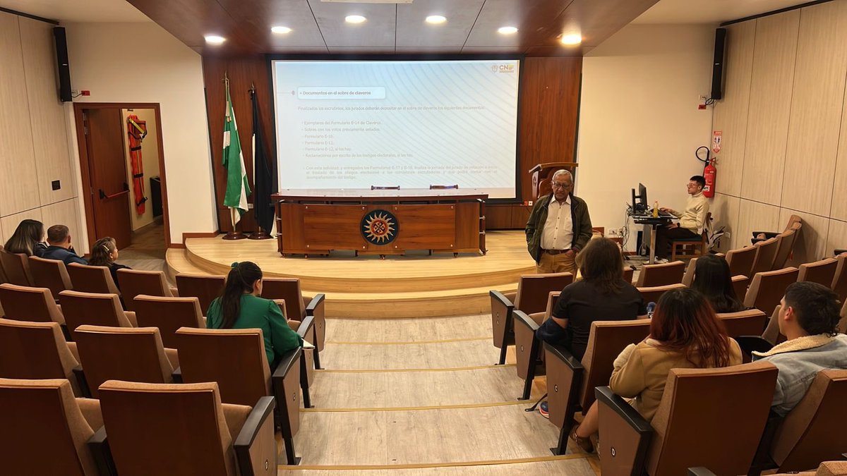 CNE_COLOMBIA's tweet image. #CNEPresente | En #Tunja, continuamos con la capacitación a testigos electorales para #Boyacá. Fortalecemos la #LegitimidadYTransparencia, y las garantías del proceso democrático. 🗳️Si eres testigo, conoce más información en 👉 actoreselectorales.com.