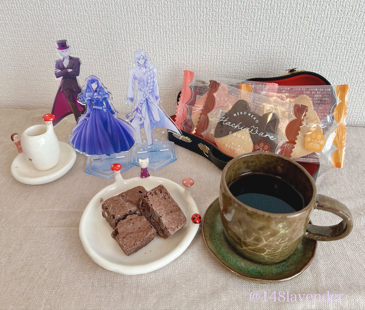 『薬の魔物の解雇理由』読了しました。コミカライズ、書籍、なろうの順で通勤時に毎日少しずつ読み進めること1年3ヶ月。日常の見え方が鮮やかに豊かになりました。ずっと抱きしめて浸っていたい宝物な物語です。

#あわいの民一杯のお茶会