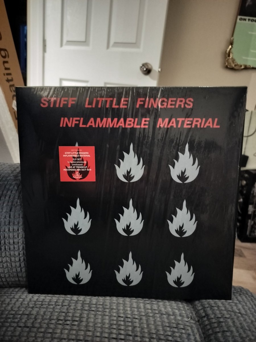 Stiff Little Fingers - Inflammable Material

I found the sleeve of this record in a thrift shop once, sadly the record was missing. Also unfortunately I had to pay a little more for this copy

#70spunk #irishpunk #suspectdevice #alternativeulster #idontthinktheysoundlikegreenday