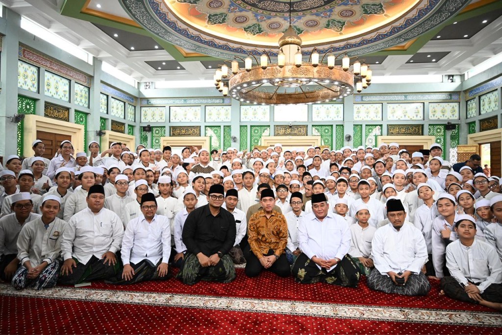 KerjaHasil_id's tweet image. Wakil Presiden RI Gibran Rakabuming Raka Kunjungi Pondok Pesantren Al Hamid Jakarta, Pererat Silaturahmi di Bulan Suci Ramadan.

#pendidikan #digital #sdm #prabowogibran

sumber: Ponpes Al Hamid
alhamid.sch.id/berita/wakil-p…