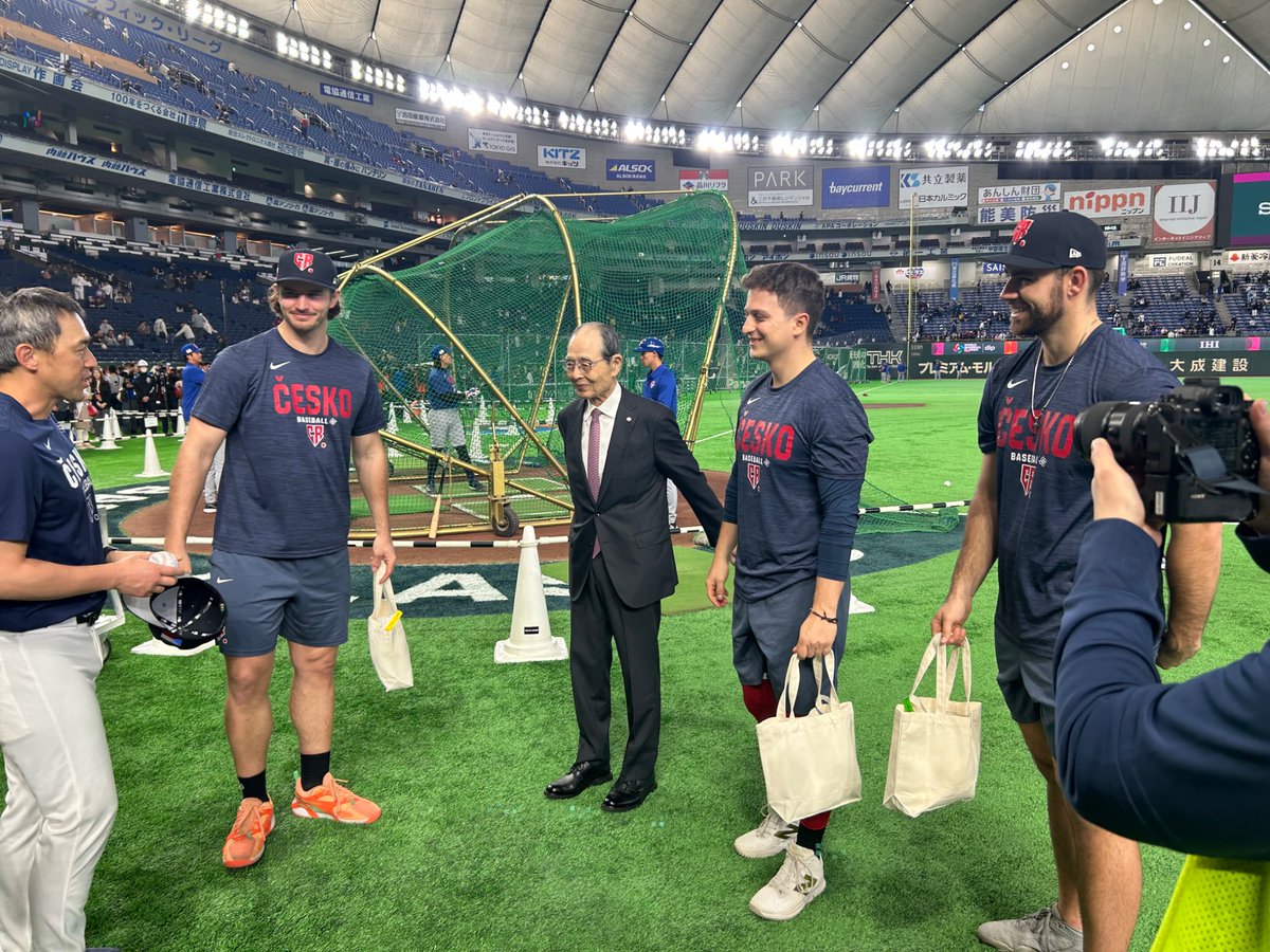 jkobe13's tweet photo. @baseballczech_ čeká na @WBCBaseball vyprodaný Tokio Dome a duel o všechno s 🇹🇼nenecha si ho ujít ani 🇯🇵⚾️ legenda GOAT Sadaharu Oh, který si před nim přál sejít s 🇨🇿 reprezentanty🎙️ uslyšíte o tom 📻 @RadiozurnalS @Radiozurnal1 #poslouchejsport https://t.co/XrWKWrI18w