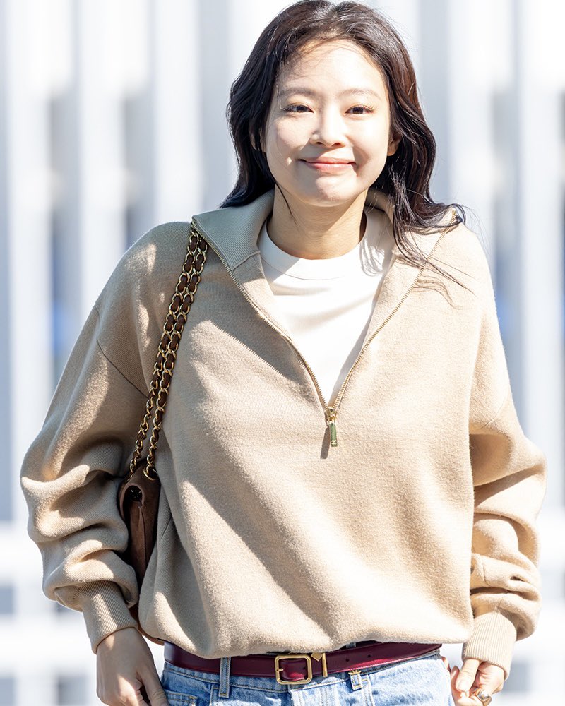 jenniepics's tweet photo. HER SMILE 🥹🤎 https://t.co/k2pmJ61B30