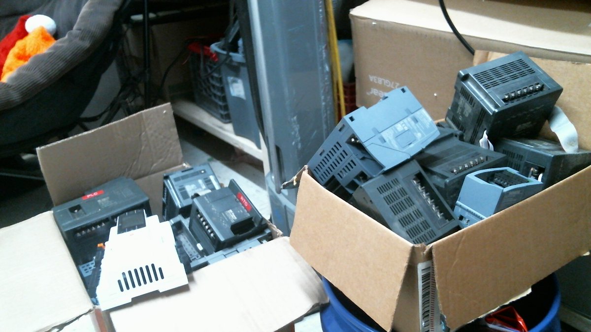 2600Bangor's tweet photo. @2600 random visits from 5 people one guy dropped me off a whole bunch  of PLCs to test my PLC framing protocol therory. All the worlds mainline PLC use the same framing protocol with minor instruction variants) https://t.co/6RdUcq4o6l