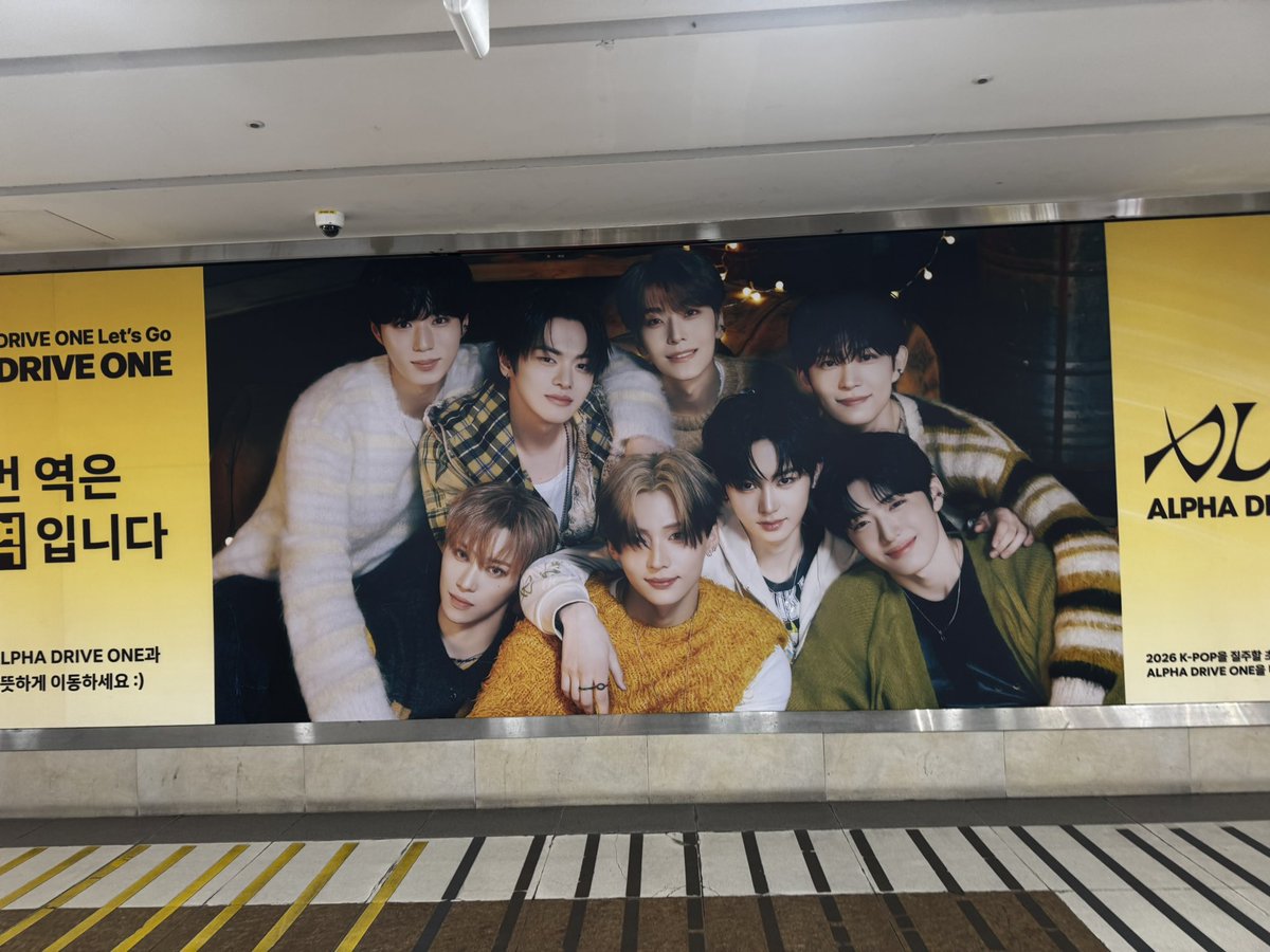 S2sangwonS2's tweet photo. 강남역 왔다가 알디원 자만추 https://t.co/SjGiLh5VhO