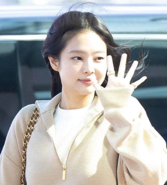 zJanekim's tweet photo. good bye (...🖐) https://t.co/0hj8qftPph