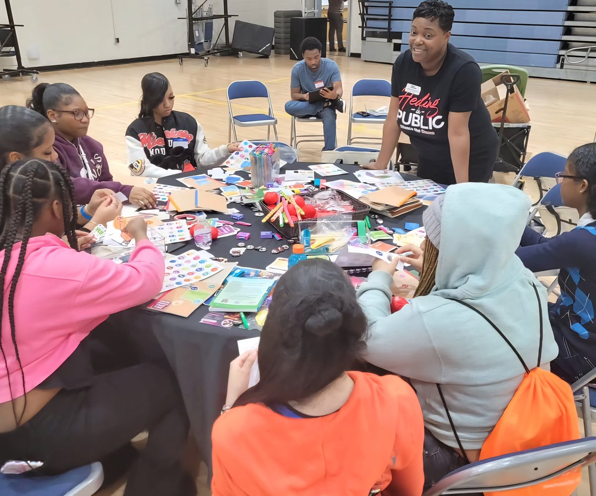 Ms_LMorgan's tweet photo. Nearly 100 mentors recently poured into our students during the Brotherhood &amp; Sisterhood Summits at @APSMaysRaiders! We are grateful for how our partners showed up for our students.Honored to work in a place that values students’ wellbeing as much as their academics. @BEMaysPRIDE https://t.co/TnEd22ZSXv