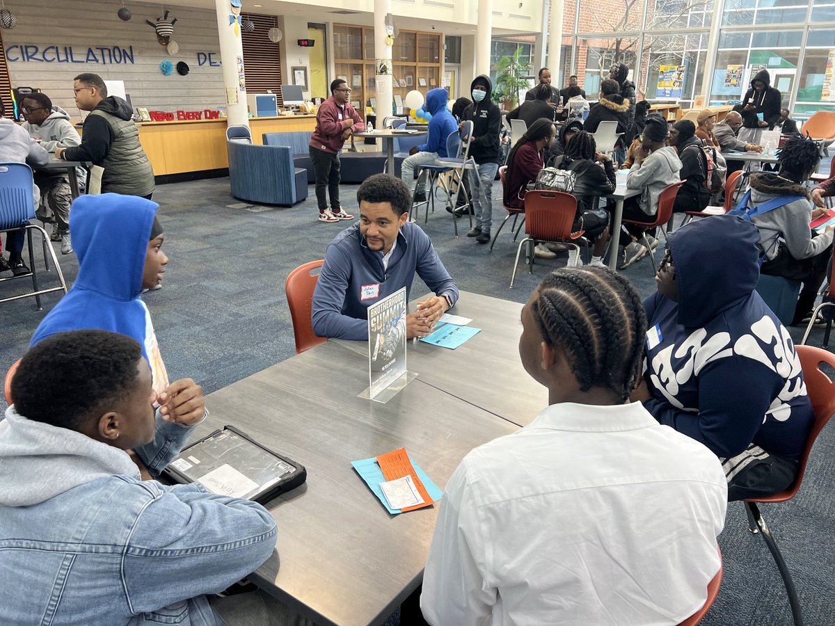 Ms_LMorgan's tweet photo. Nearly 100 mentors recently poured into our students during the Brotherhood &amp; Sisterhood Summits at @APSMaysRaiders! We are grateful for how our partners showed up for our students.Honored to work in a place that values students’ wellbeing as much as their academics. @BEMaysPRIDE https://t.co/TnEd22ZSXv