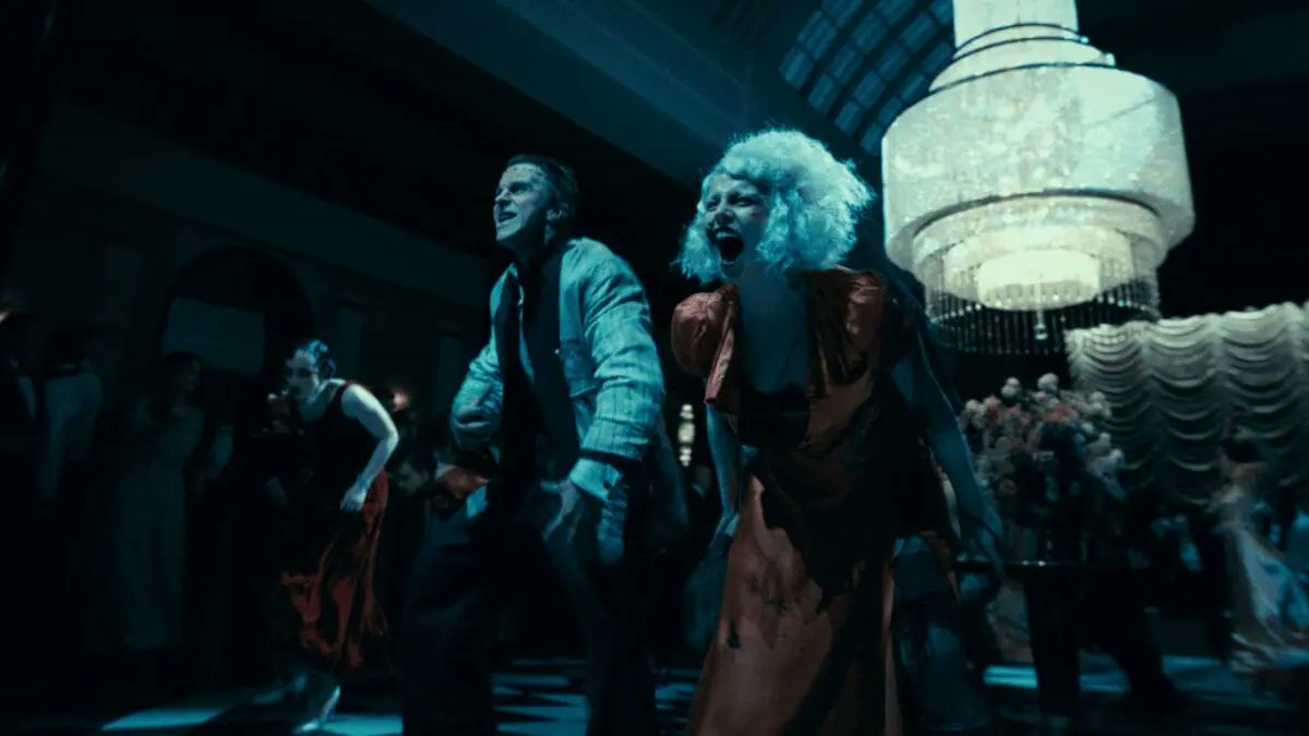 KamCross_Comics's tweet image. Maggie Gyllenhaal you fucking madwoman. #TheBrideMovie Is big, bold, and bitchin'! The film using the Bride of Frankenstein as a figure for autonomy is a genius take! Buckley and Bale are absolutely powerhouses and really make this movie shine. Needs to be seen on the big screen!