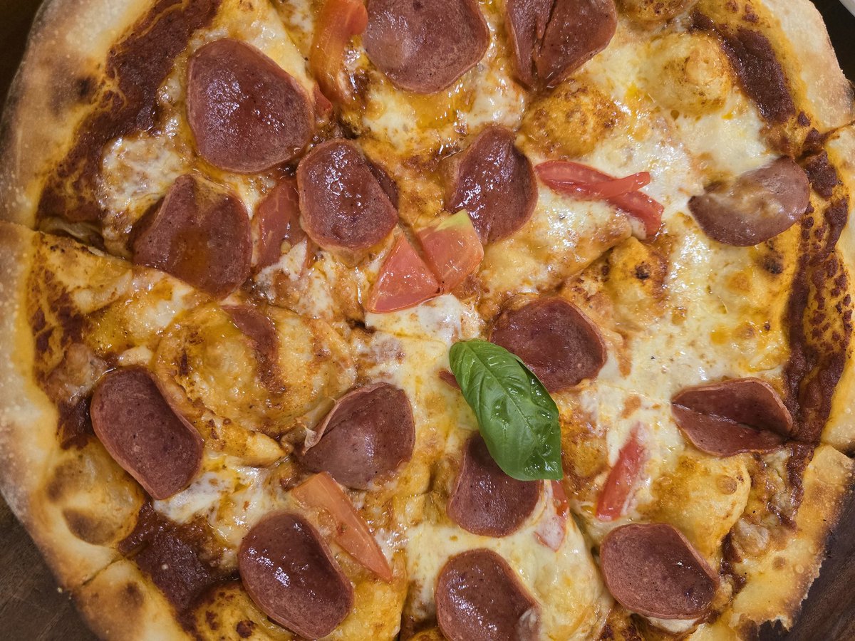 dfordesty's tweet photo. pizza basra emg seenak itu https://t.co/MD7WyoQ9DL