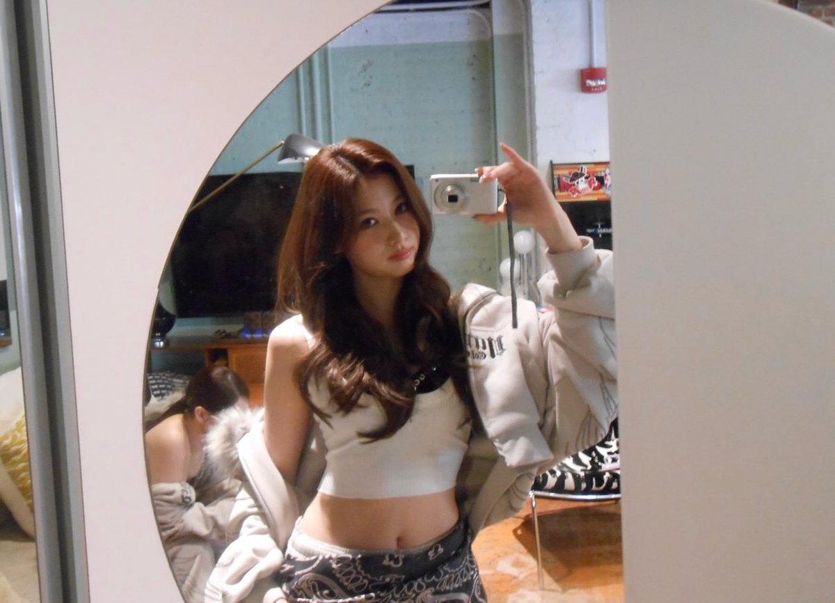 𝐊𝐀𝐓𝐇𝐀𝐑𝐈𝐍𝐀 𝐇𝐀𝐖𝐓𝐇𝐎𝐑𝐍𝐄. tweet media