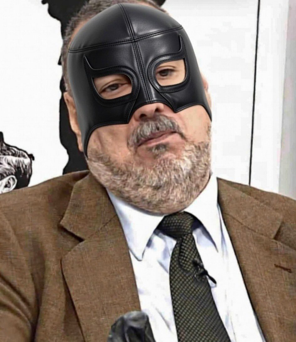 <a href="/CartonCalderon/">PacoCalderónCartones🇲🇽❤️🇺🇦❤️🇮🇱</a> A ver si adivinan quién es con solo verle la papada y el saco café hediondísimo.
