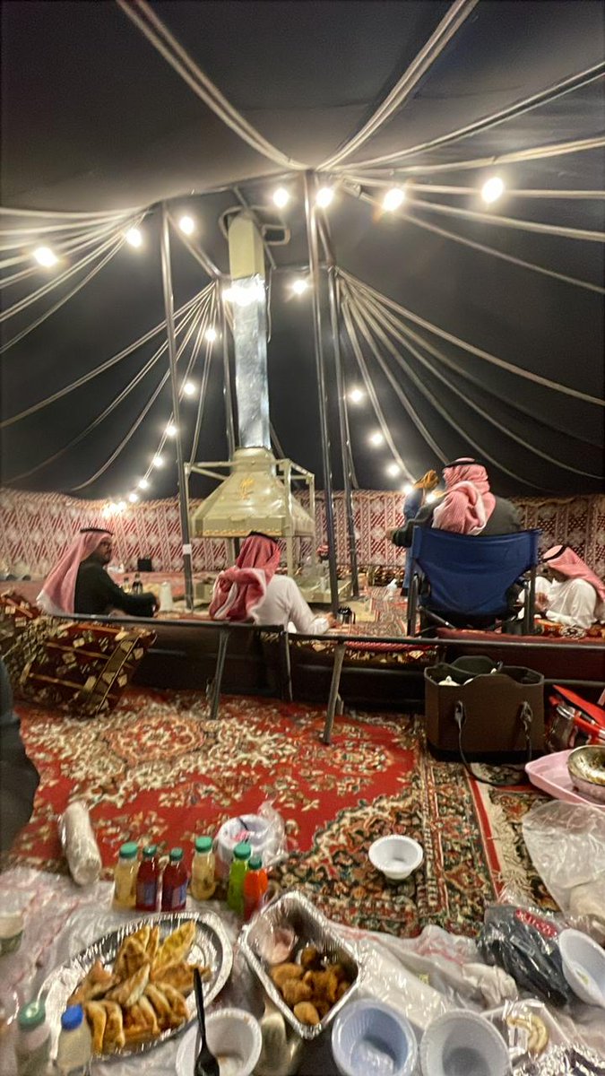 ptsrr999's tweet photo. تعيش جمعية المحترفون للبحث والإنقاذ أجواءً رمضانية مفعمة بالبهجة في مخيم المحترفون بمخيمات الأمانة على طريق المطار، حيث يُعد المخيم مركز انطلاق لعمليات الإنقاذ، ويتواجد فيه أعضاء الجمعية يوميًا على أهبة الاستعداد. كما يسهم هذا الحضور في تنفيذ الفرضيات والتدريب الميداني، في مشهد يجمع بين الجاهزية وروح الفريق ومتعة الأجواء الرمضانية الجميلة.