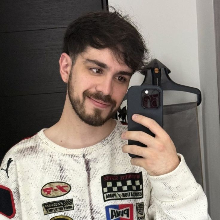 <a href="/Ares1202222/">Ares</a> Dos personas traicionadas por su matrimonio de años al meter a una tercera persona, después de su divorcio decidieron disfrutar de su soltería con otras personas y ahora tienen una relación nueva, ambos han hecho comentarios sobre sus exparejas. Una es amada y el otro odiado