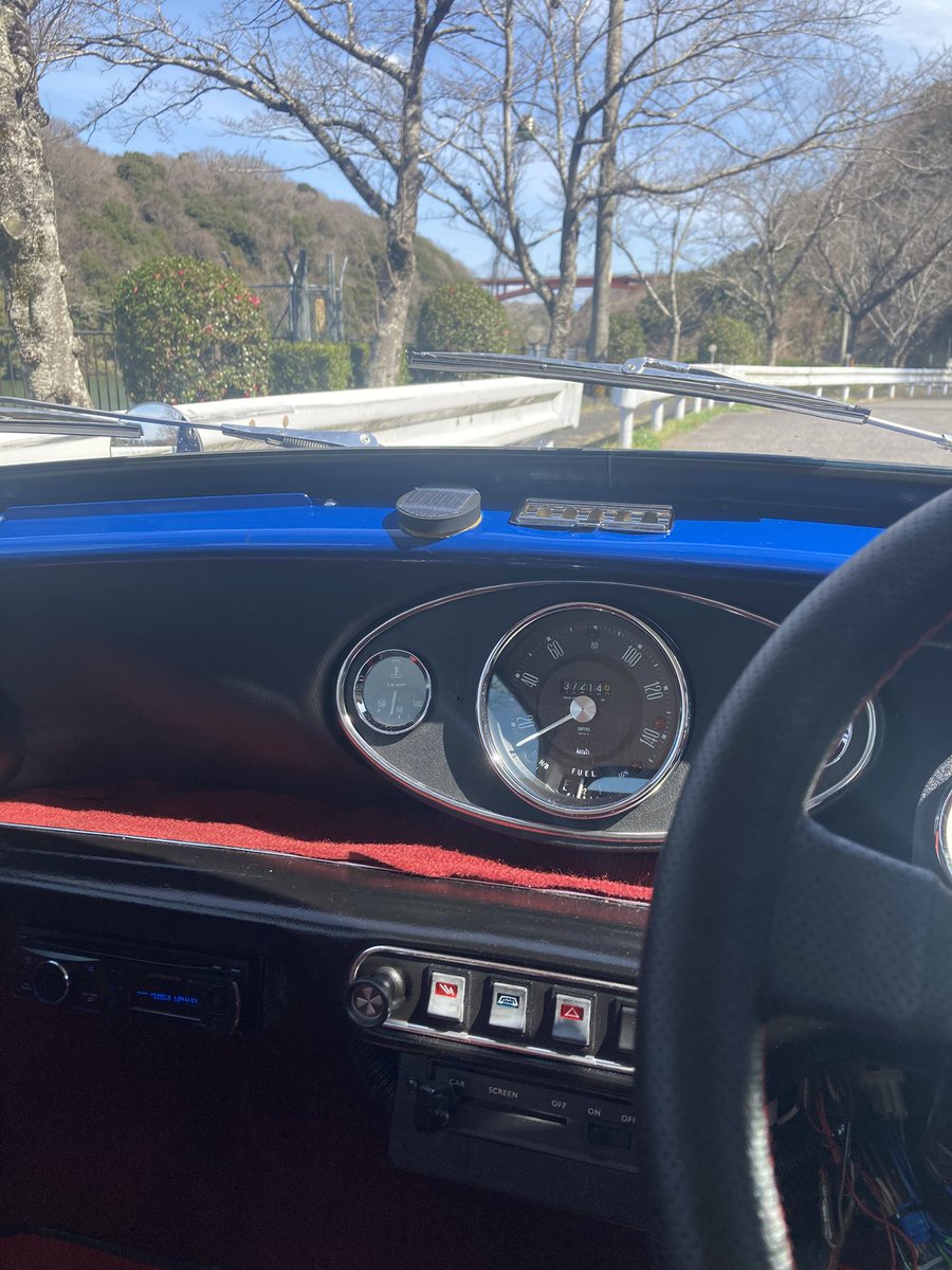 pop_fxtrade's tweet photo. 旧車シリーズ🛞

昭和62年式
mini COOPER 4速MT

少しばかりドライブしてきます😆 https://t.co/qlDydS2XP2