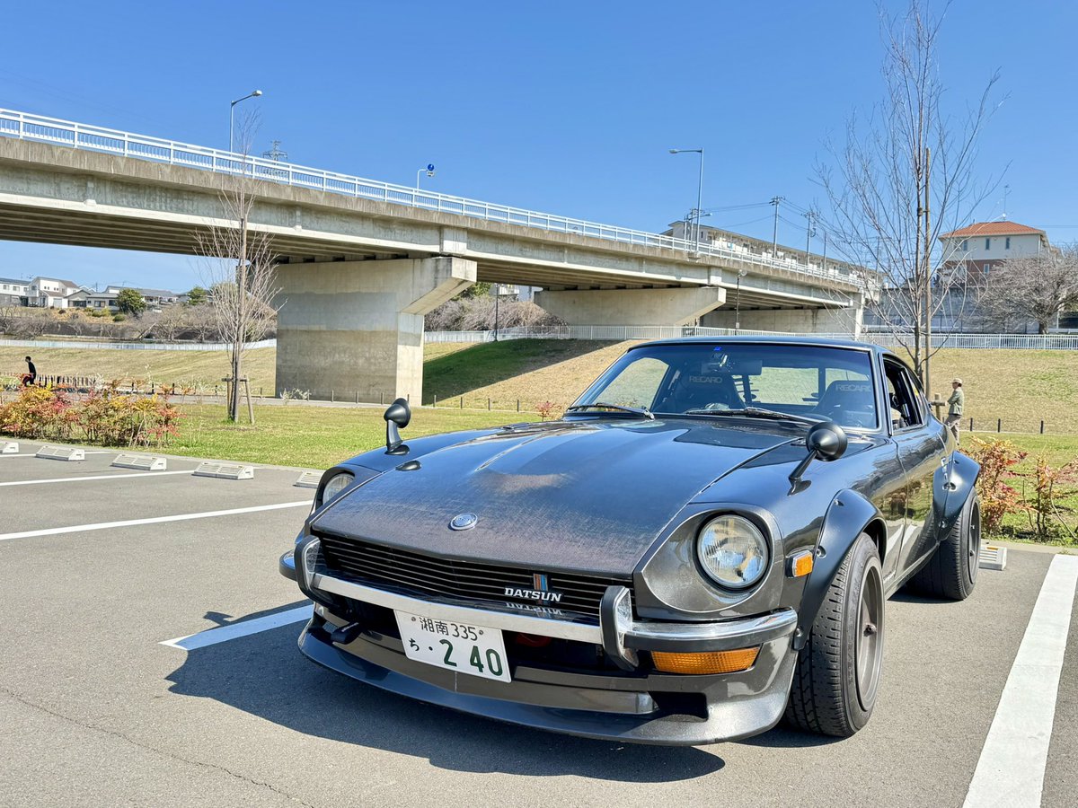 yasaimeijin0240's tweet image. 最初期型ZのFRPヘッドライトカウルを装着。🚗バキバキに割れていた物を綱島組長の技術で完全再生。💪
早朝から交換作業に苦戦しながら無事完了。👌やっぱりエッジのシャープさが良いなぁ。🥰
#s30z #240z #素人作業 #おかしな自己満足