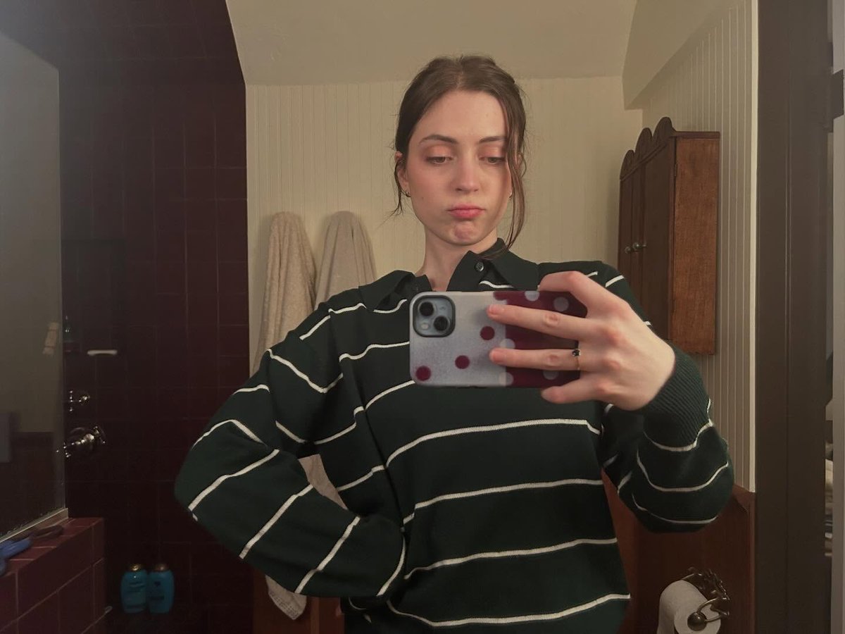 Lizzy McAlpine Updates tweet media