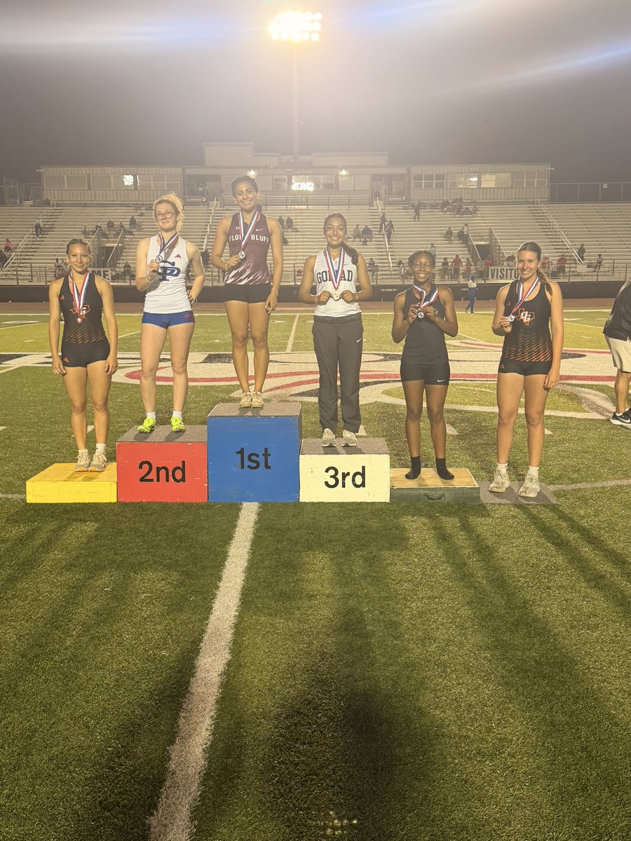 cbcatx1's tweet photo. Varsity Girls 300m Hurdles 
🥇Neha Gawankar https://t.co/d9MjKFfsVW