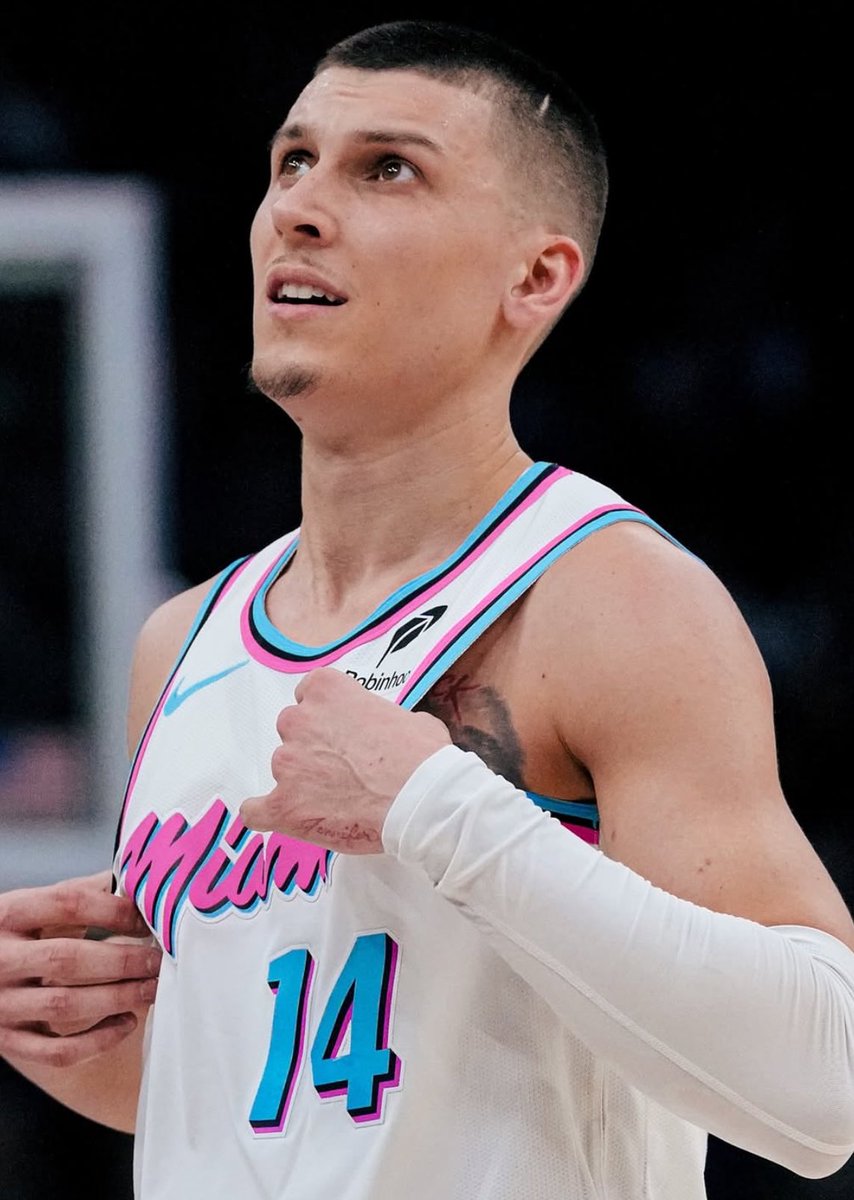 TheHoopCentral's tweet photo. TYLER HERRO TONIGHT:

35 POINTS
9 REBOUNDS 
9 ASSISTS 
12/21 FGM
8/10 3PM
3/3 FTM
+19 +/-
37 MINUTES https://t.co/Ljh2khlxA2