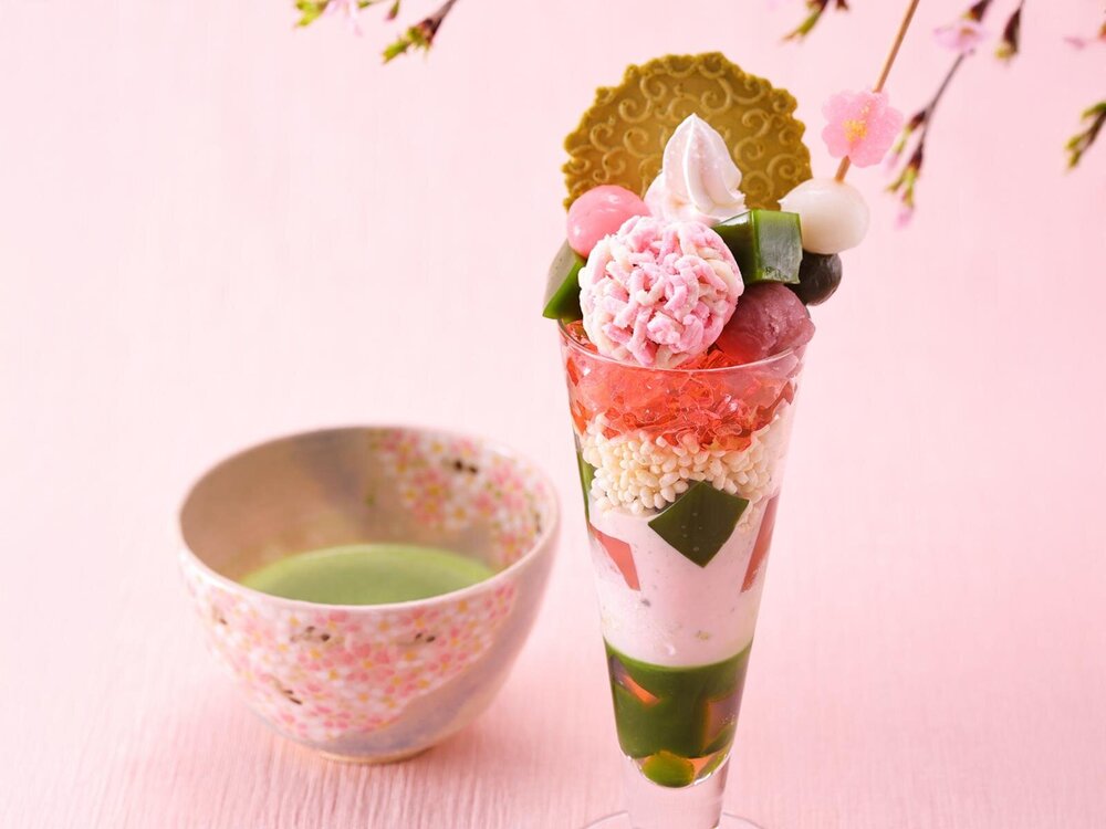 fashionpressnet's tweet photo. 伊藤久右衛門「さくら×抹茶」パフェ、“源氏物語”の贅沢スイーツプレートも - https://t.co/zZhrI803pr https://t.co/7jiGD5GZge