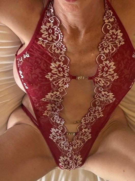 fapinsky's tweet photo. @FoXXXyDarlin @ASNAWARDS You got Hot body grandma 🔥 
I would 🍆💦 https://t.co/X0w9RAk7tq