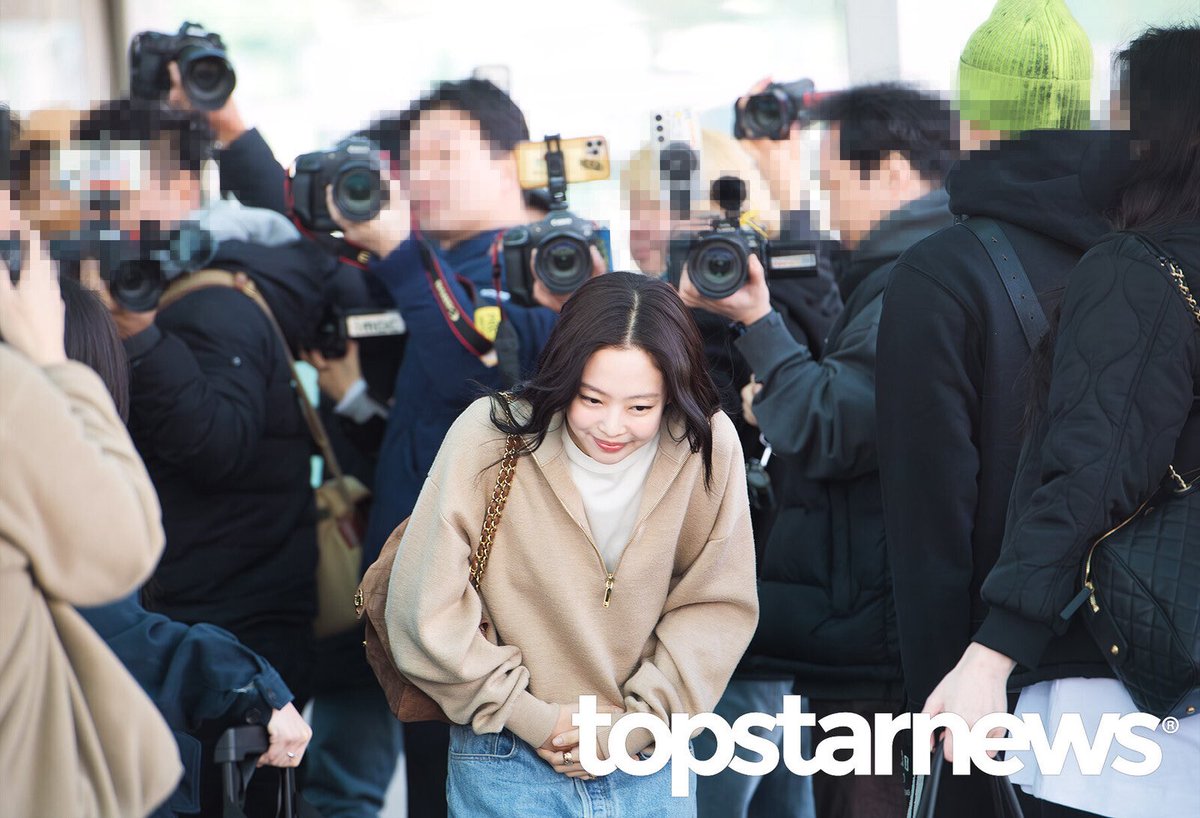 DC 제니 갤러리 tweet media