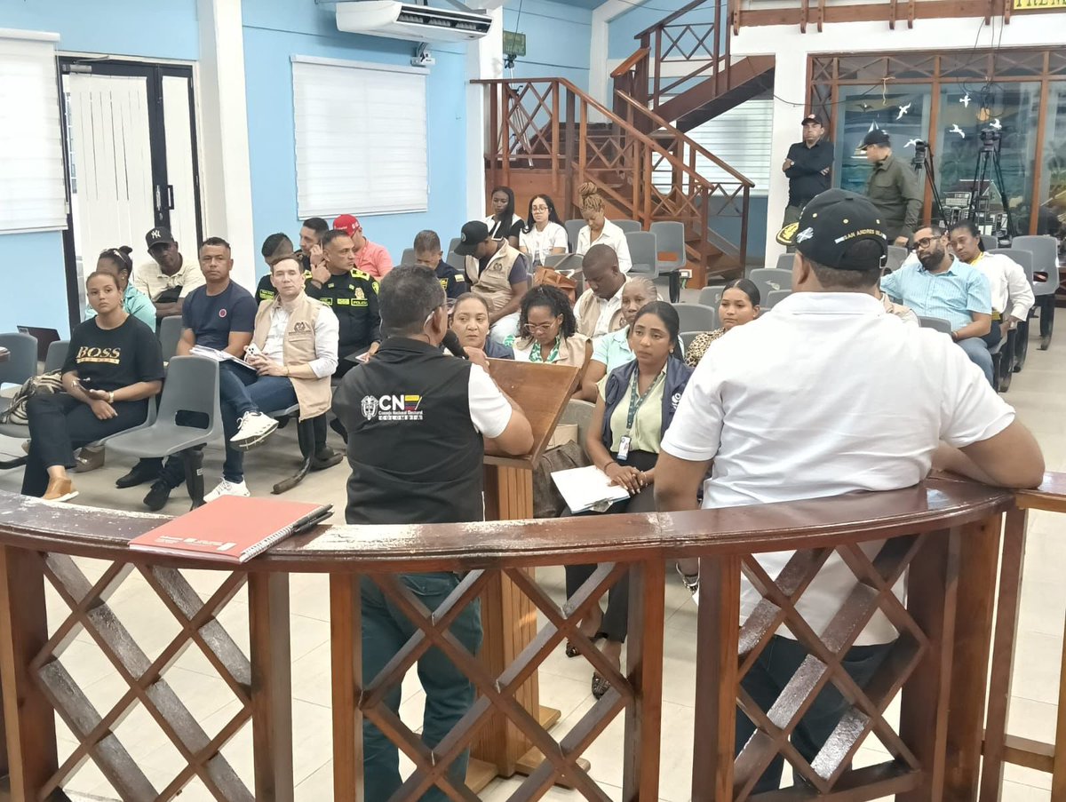 CNE_COLOMBIA's tweet image. #CNEConLasRegiones | En #SanAndrés, participamos en el Comité de Seguimiento Electoral, liderado por el viceministro para el Diálogo Social de @MinInterior, @GabrielRondonO, y entes de control para garantizar #LegitimidadYTransparencia en las 161 mesas de votación en la isla.