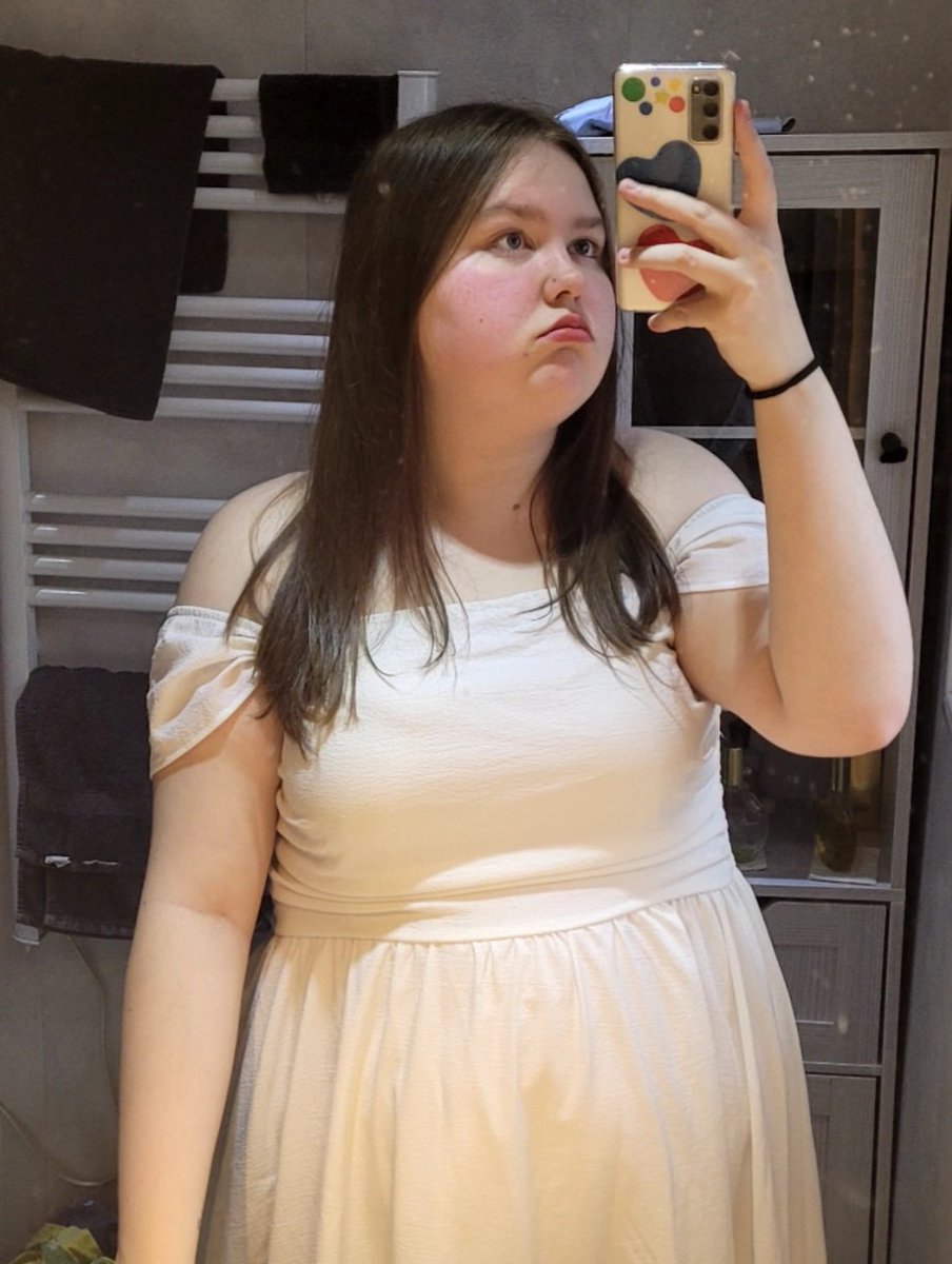 julie loves libu ☆ tweet media