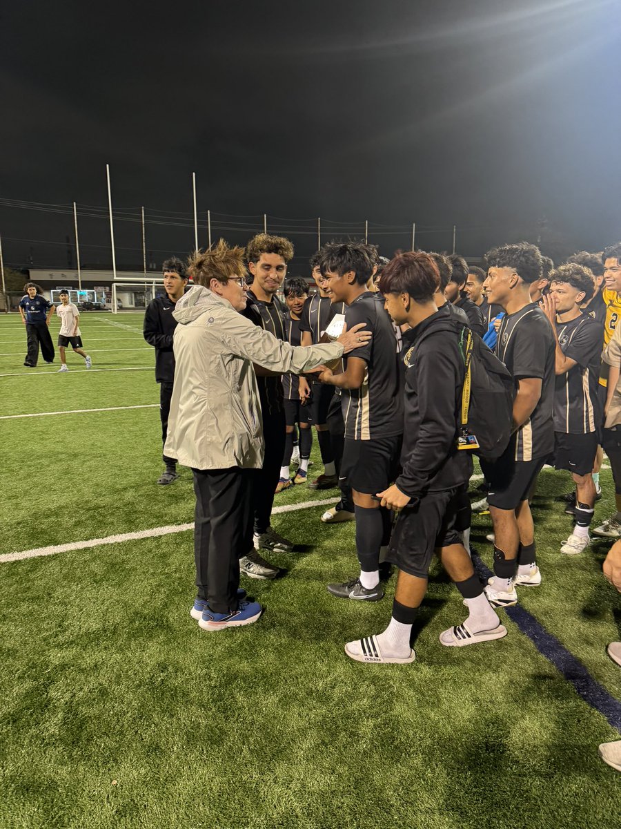 Coach Andrew Rohrs tweet media