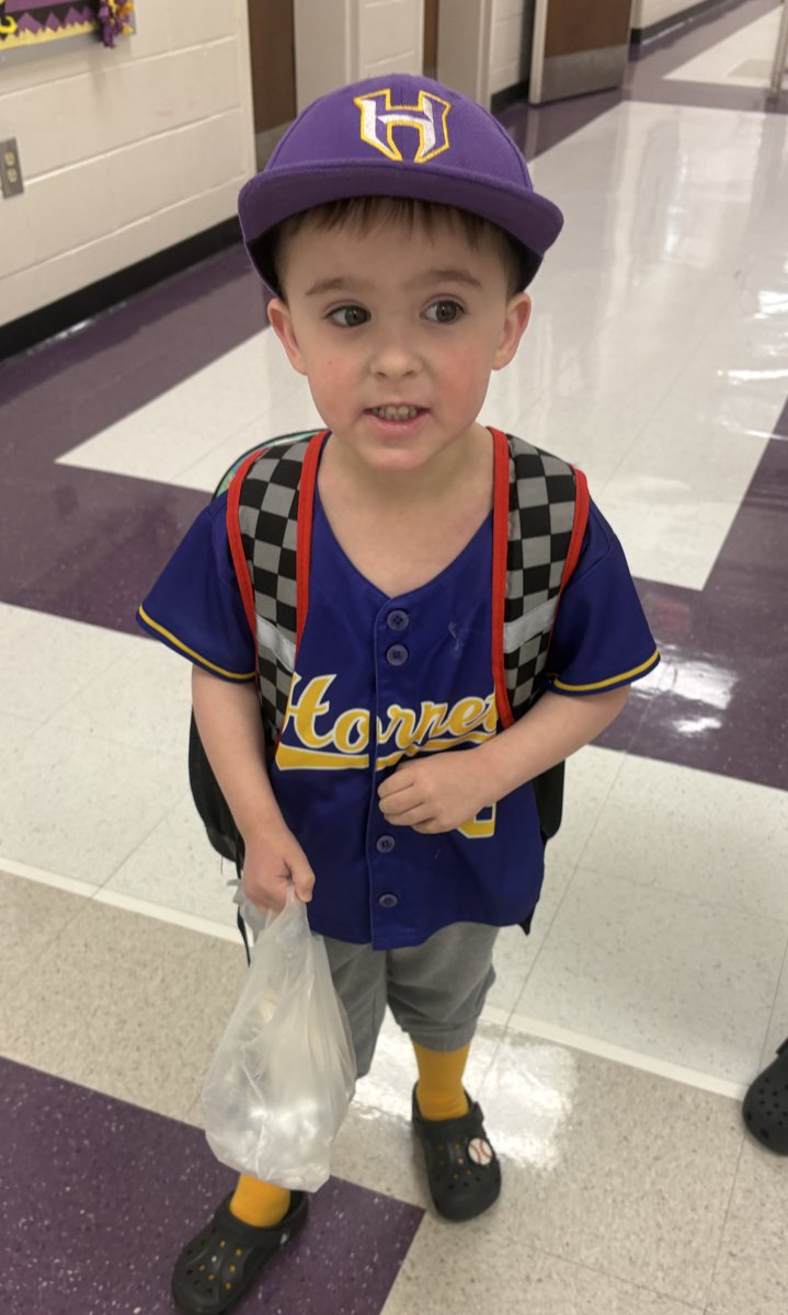 mrsj_cohen's tweet photo. Wear your fav sports t-shirt or jersey for #ReadAcrossHenry today! Of course we had to wear our fav team! @HES_HCS #GoHornets💜💛🐝 #HamptonProud @k_troutman10 https://t.co/UOd9d6isSg