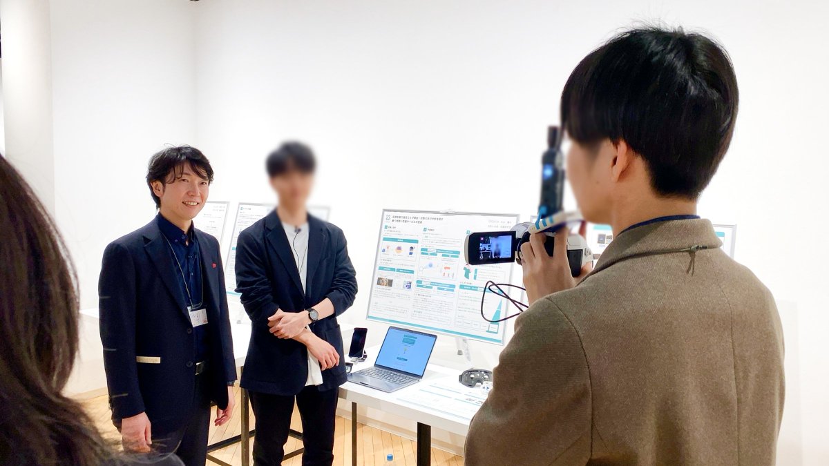 ux_kachi's tweet photo. 【#価値のカタチ展 2026】#AndoLab　

価値のカタチ展絶賛開催中🎉

会場の様子をチラッとお見せいたします👀

◇安藤教授によるギャラリーツアー
◇安藤教授による寓話と四年生の研究の関連性
◇AIと対話

さまざまなコンテンツに注目✨
ぜひ会場でお楽しみください！ https://t.co/KTFJYJOXKU