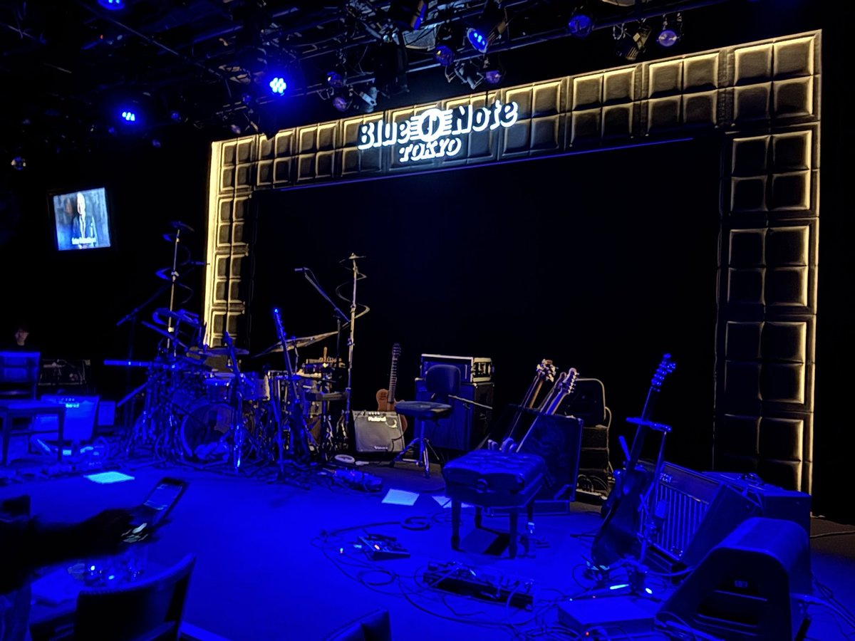 ブルーノート東京にてPINO PALLADINO &amp; BLAKE MILLS
featuring CHRIS DAVE &amp; SAM GENDEL。
なんかもう、異世界の音楽のようだった。この4人をブルーノートで見れるなんて最高だよね。とは言え、ほとんどBLAKE MILLSのギターに目が釘付けだったけど。凄かった！