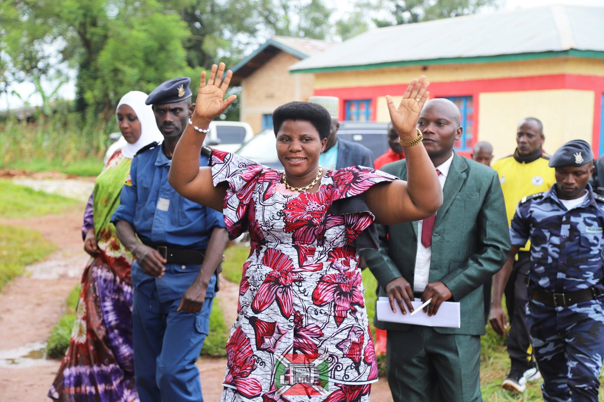 nshingamateka's tweet image. 1/2 #Burundi La descente de trois jours effectuée par la délégation parlementaire conduite par le Deuxième Vice-président de l'@nshingamateka au sein des zones de la commune #Muyinga à @BuhumuzaProvinc s'est clôturée ce vendredi 6 mars 2026 par les zones #Buhinyuza, #Gasave et