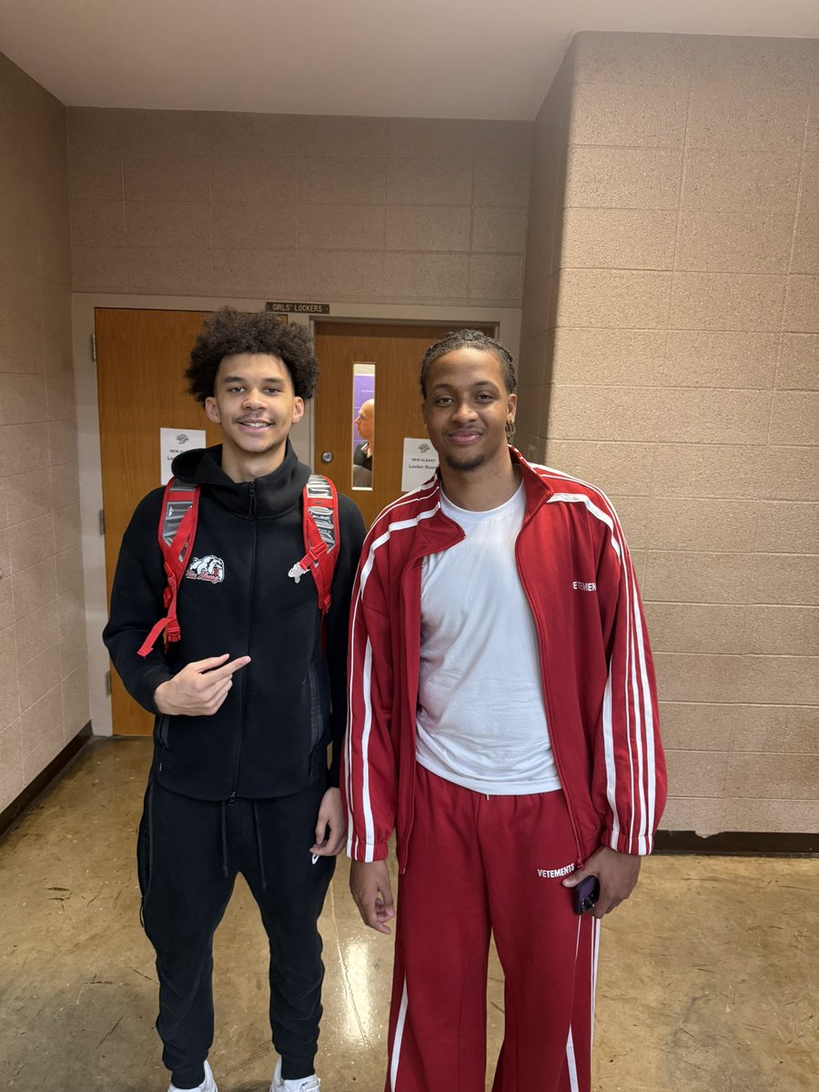 TimWashington33's tweet photo. @noahgwashington @KyleNeddenriep @KevinHarris_IU @Chris75Stoner @MegWashington33 @NewAlbanyHoops solid win!  Let’s come to play hard tomorrow. https://t.co/uevwNR0bVE