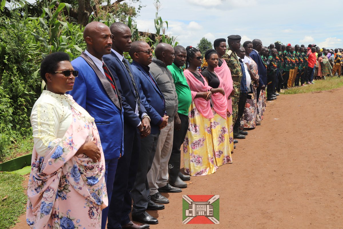 nshingamateka's tweet image. 1/2 #Burundi La descente de trois jours effectuée par la délégation parlementaire conduite par le Deuxième Vice-président de l'@nshingamateka au sein des zones de la commune #Muyinga à @BuhumuzaProvinc s'est clôturée ce vendredi 6 mars 2026 par les zones #Buhinyuza, #Gasave et