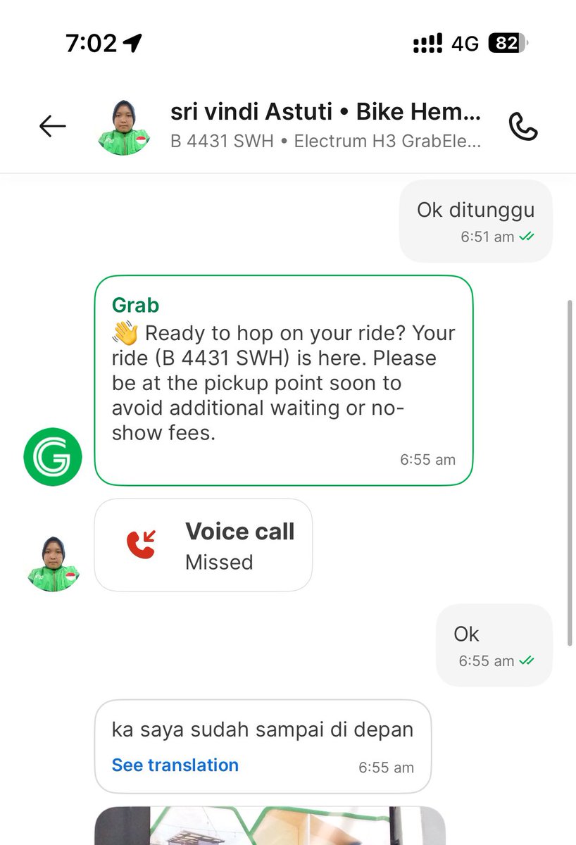red0fdragon's tweet photo. Bnr bgt @GrabID kita sebagai cust tuh mau bgt loh nunggu 5-10 menit asal driver jelas ksh konfirmasi ga ghosting gt aj. Selain itu ada jg driver yg RIBET ky gini, bisa liat ya 6.55 sampe, 6.56 ngechat ky gini🙂 pdhl udh sampe di dpn &amp; gw pun turun tangga GAAKAN KALI 10 menit LOL https://t.co/SWrA8M4HPf