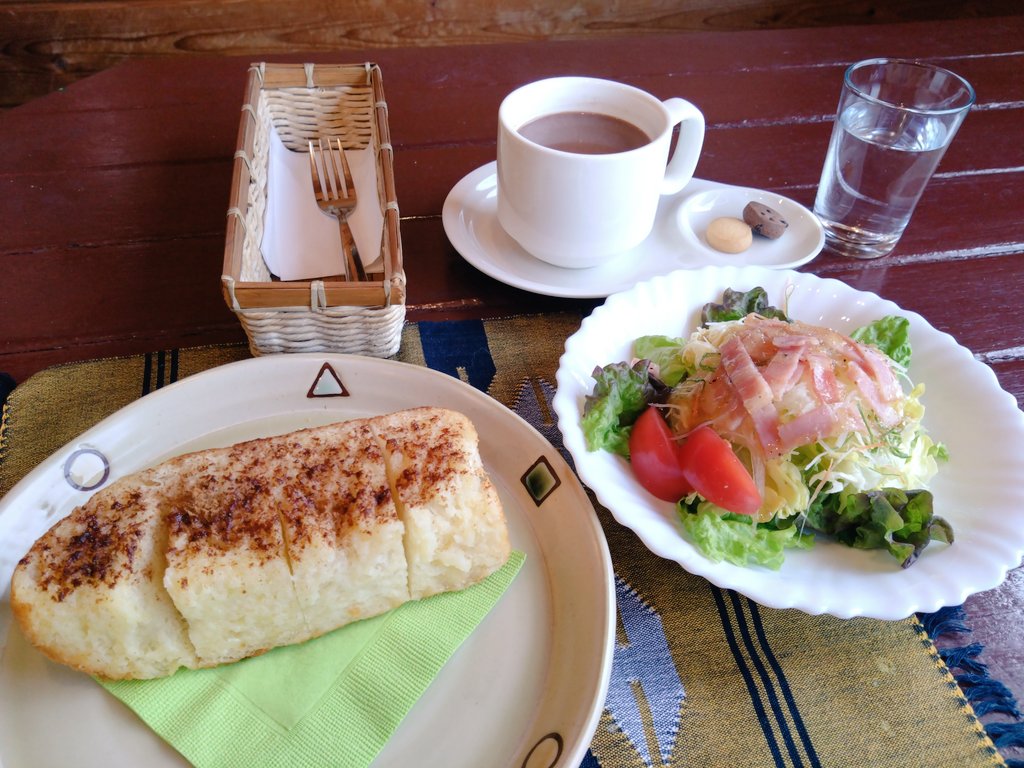 Yutakanin1000's tweet photo. おやおや、今週も🌴🌊☕ 🤭
#Tihal 🍛
#ガブ飲みポットチョコレート🍫☕ https://t.co/vSOAQIZdeV