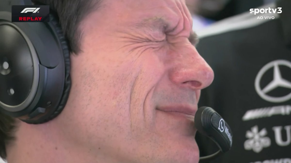 eu fico EXATAMENTE assim quando aparece bandeira amarela e um dos pilotos da ferrari ta passando na curva que aconteceu a merda