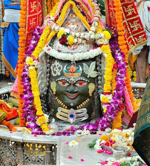 Prem44325040's tweet photo. 🙏🌹*Jai Shree Mahakal*🌹🙏
*श्री महाकालेश्वर ज्योतिर्लिंग का भस्म आरती शृंगार दर्शन*
*07-03-2026 कण-कण में महादेव* https://t.co/VBk7bROwRU