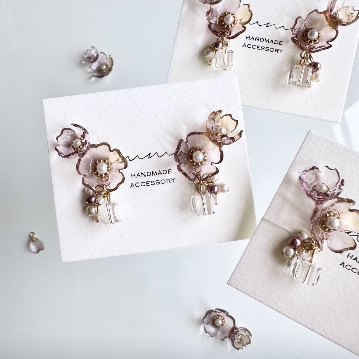 _emma_craft's tweet photo. 《朝桜》ピアス/イヤリング
始まりの春、始まりの朝、希望の光をイメージした春のアクセサリーです。

#ハンドメイドアクセサリー #レジンアクセサリー #ハンドメイド #handmade https://t.co/X7RftpPFnO