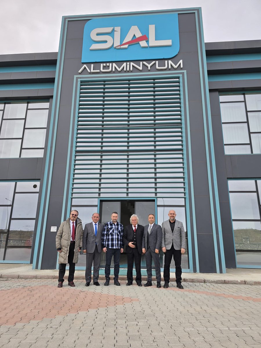 usiadmalatya's tweet photo. USİAD olarak bölgemizdeki kıymetli fabrikalarımızı ( SİAL Alüminyum )ziyaret ederek istişarelerde bulunduk.
Üretimin, emeğin ve kalkınmanın yanında olmaya devam ediyoruz. 🤝🏭
#usiad #UsiadMalatya #sial #stk https://t.co/PaDYJCZ0yz