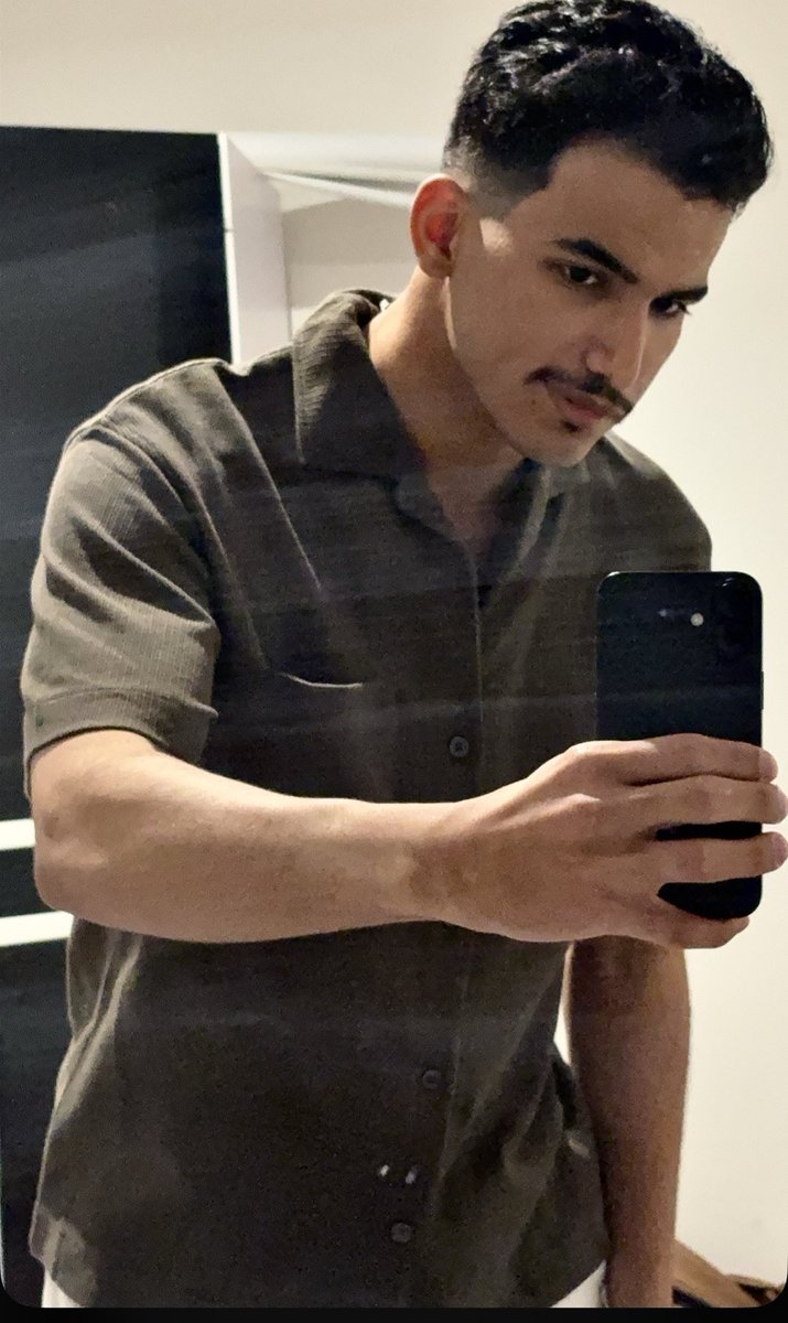 ‏قشعان tweet media