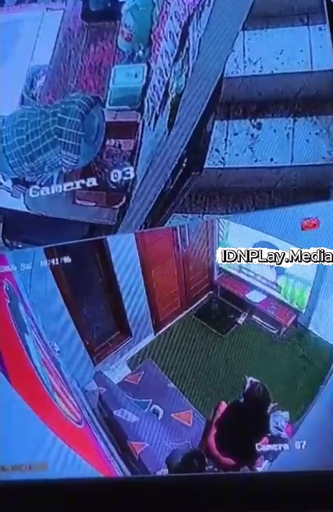 Beritaxnews's tweet photo. Viral Video Remaja di Rental PS Tabanan, Orang Tua Laporkan Penyebarnya

Sebuah video yang memperlihatkan dua remaja diduga melakukan perbuatan tak pantas di sebuah rental PlayStation di Kecamatan Kota Tabanan, Bali, viral . 

Full video telegram ini : https://t.co/PkaB0HdfYl https://t.co/qenkeN6nFr